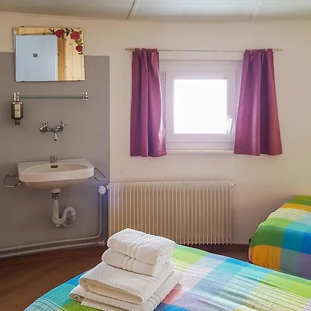 蒙特利昂餐厅酒店 *